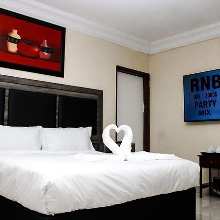 Tshukudu E Ntsho Bed & Breakfast Mogwase Bagian luar foto