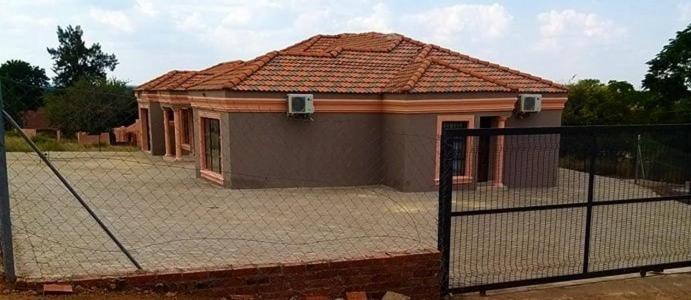 Tshukudu E Ntsho Bed & Breakfast Mogwase Bagian luar foto